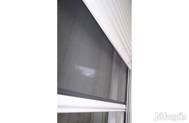 Alumínium redőny, rolós szúnyoghálóval kombinált. Fehér színben