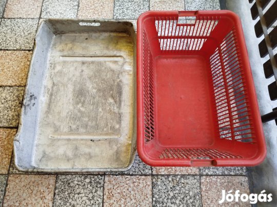 Alumínium tepsi és műanyag kosár eladó
