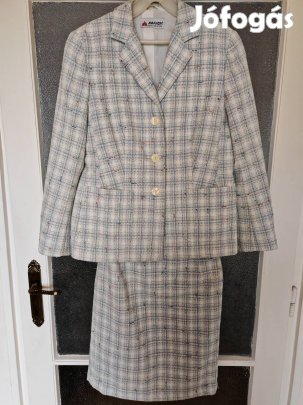 Amanda világoskék-fehér szövet kosztüm 