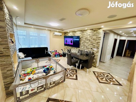 Amerika típusú 3 szoba +nappalis családi ház eladó