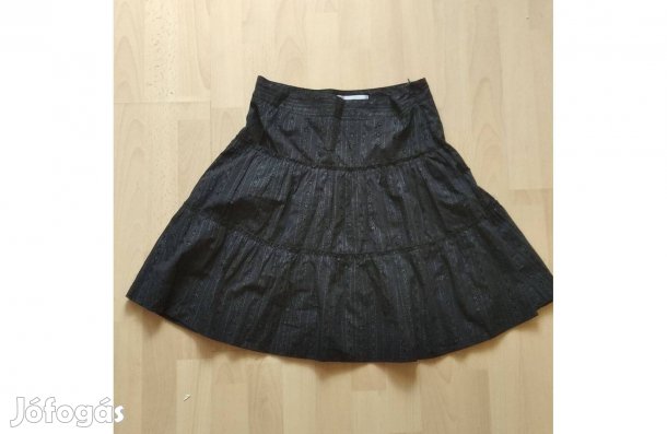 Amisu New Yorker fekete virágmintás térdig érő szoknya 34-es