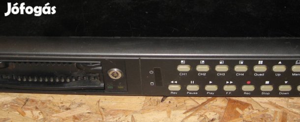 Analóg biztonsági kamerákhoz 4 kamerás DVR