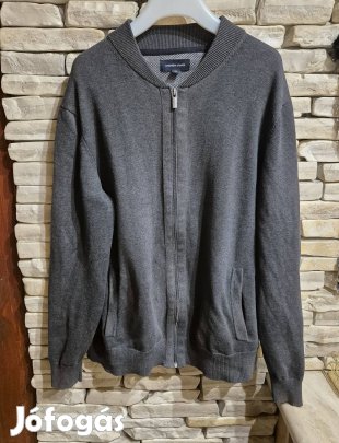 Andrew James szürke kardigán.