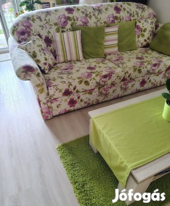 Angolos hangulatú ágyazható kanapé 2 fotellel