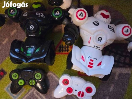 Angolul beszélő robot és szuperhősők eladók