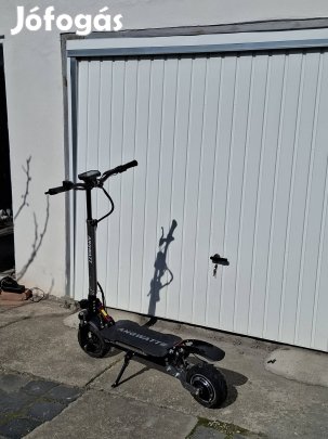 Angwatt F1 elektromos roller