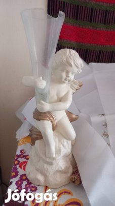 Angyalka gyertyatartóval