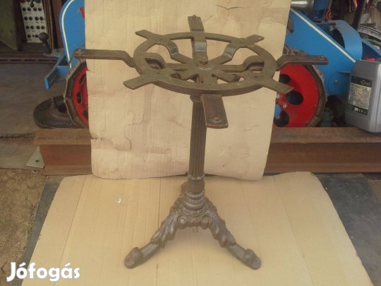 Antik 1900-es évekből patinás öntvény vas kerek asztal bárasztal ritka