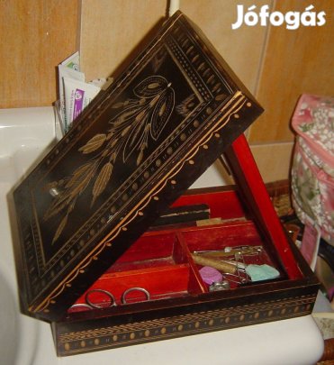 Antik 19.sz., fából készült, festett, beépített tükörrel doboz 34x16cm