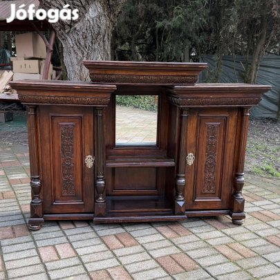 Antik Bútor - Historizáló kétszárnyas bárszekrény