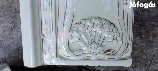 Antik Meisseni 8 oldalas arannyal festett cserépkályha