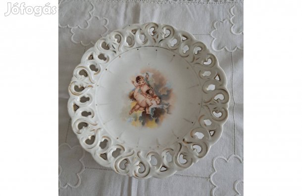 Antik Német áttört szélű, Puttós/Angyalos tányér. 23 cm