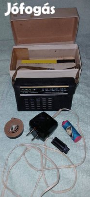 Antik , régi , ritka Sokol 403 táskarádió , rádió , papirokkal