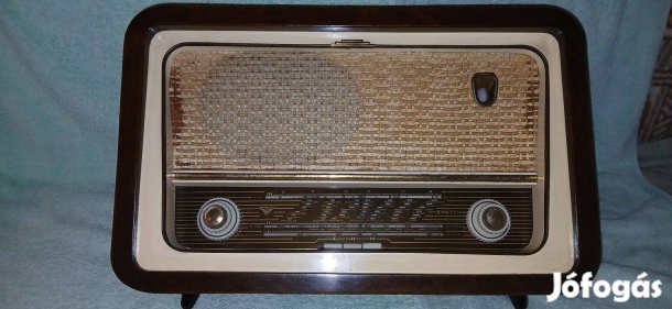 Antik , régi , ritka VT. R 946 F elektroncsöves asztali rádió
