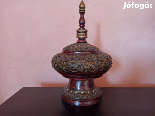 Antik, lakkozott fa áldozati tál