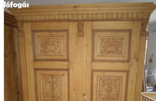 Antik, ónémet, vésett népi fenyő szekrény, parasztbútor - ritka