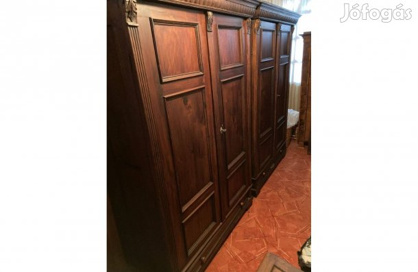 Antik akasztós szekrény 2db