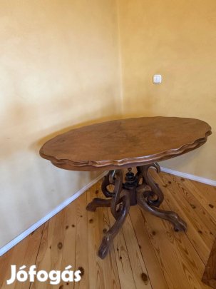 Antik asztal