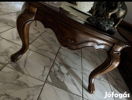 Antik asztal őzike lábbal vadiúj állapotban .  17 éve vásárolt termék.