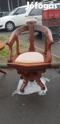 Antik borbélyszék restaurálva
