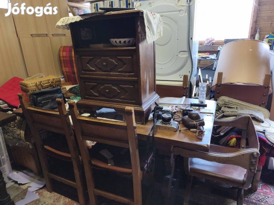 Antik bútorok,szekek,talalók,komódok