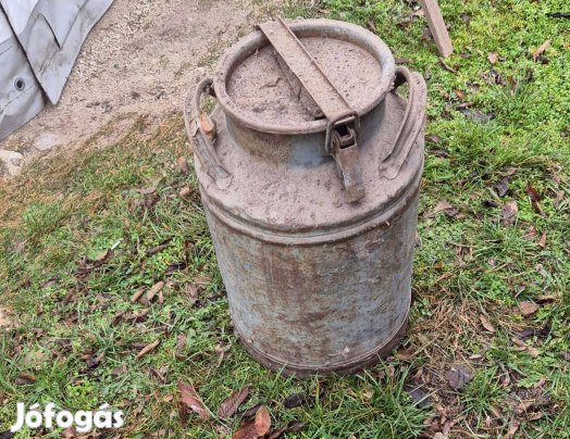 Antik csatos kanna eladó!