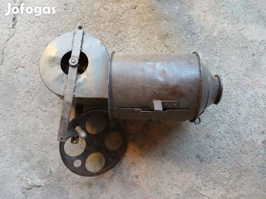 Antik disznóperzselő fellelt állapotban