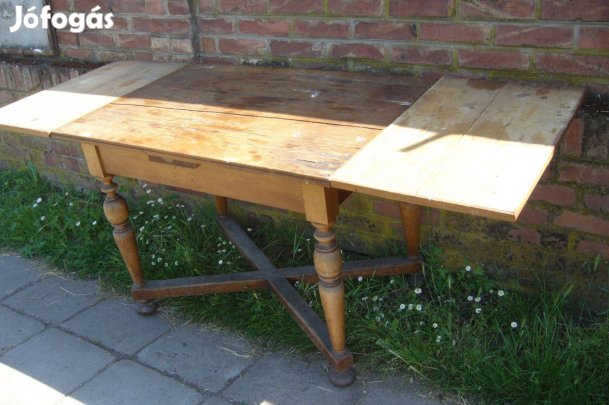 Antik ebédlő asztal O- német stílusú stabil karakteres asztal