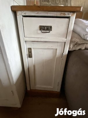 Antik éjjeli szekrény