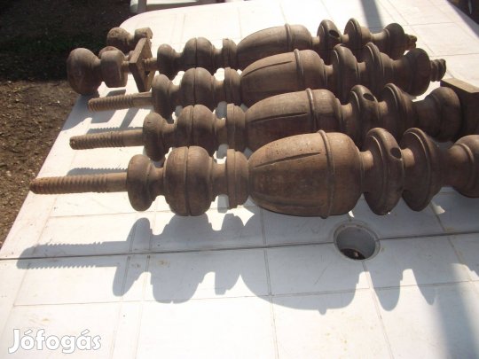 Antik esztergált asztalláb