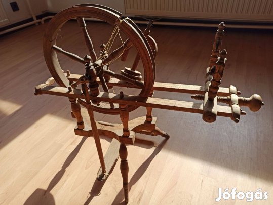 Antik fából készült rokka, fonókerék