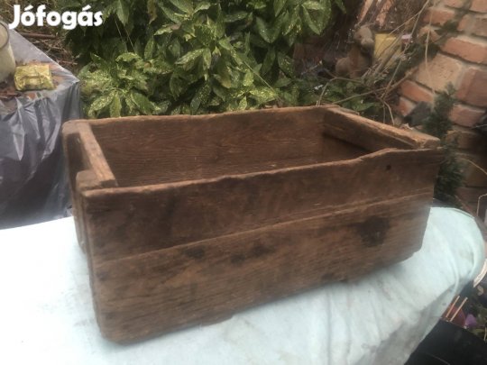 Antik faláda, szerszámos láda 5000 Ft :Lenti