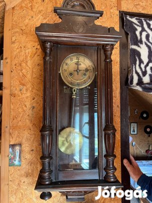 Antik falióra klasszikus, kulcsos, ingás kivitel