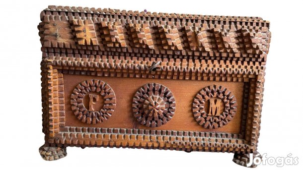 Antik faragott fa láda (tramp art) kulccsal zárható vintage