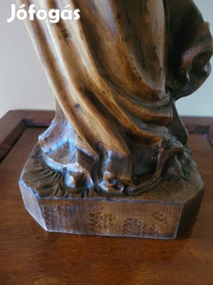 Antik faragott fa szobor 