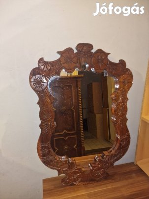 Antik faragott falitükör.