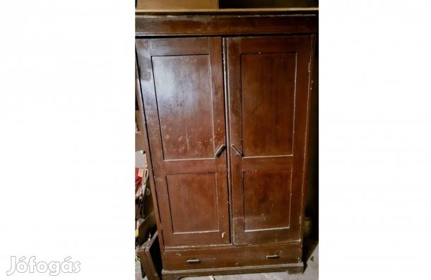 Antik fenyőfa szekrény