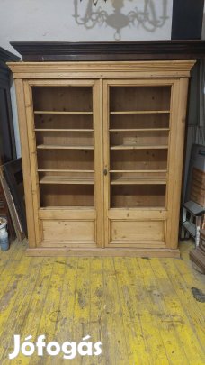 Antik fenyőszekrény eladó!