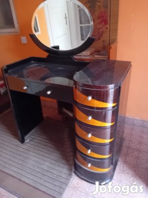 Antik fésülködő asztal