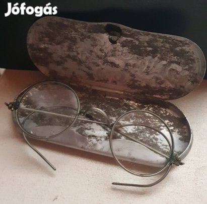 Antik gyermekszemüveg és tok