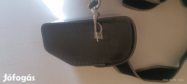 Antik gyönyörű hibátlan fényképezőgép bőrtok. Designer. Vállpánt. 