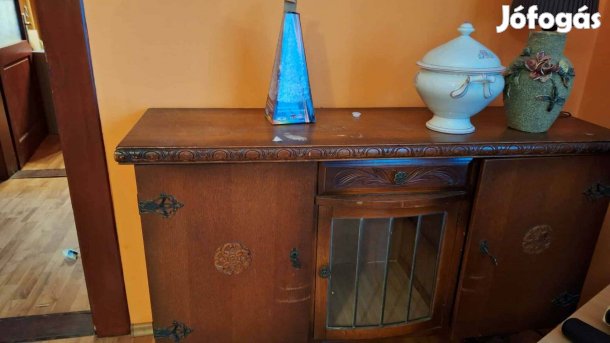 Antik hatású komód