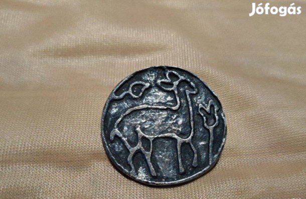 Antik hatású őzikés kitűző/fibula