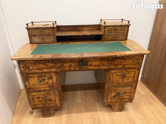 Antik íróasztal