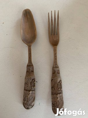 Antik jellegű, kézzel faragott fa evőeszköz Lourdes és Ischl felirat