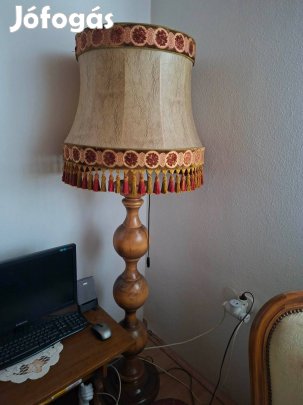 Antik jellegű állólámpa