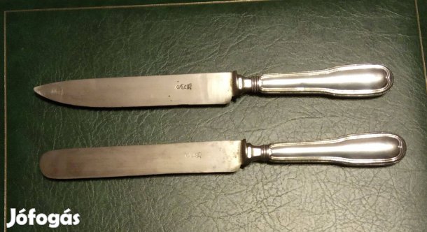 Antik jelzett családi címeres 2 összeillő kés acél pengével