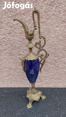 Antik karaffa vízköpővel