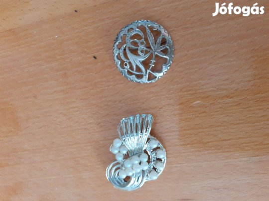 Antik kerek fém bross kézi ötvös munka átm 4 cm