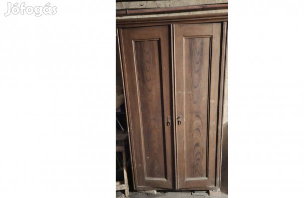 Antik kétajtós fa szekrény - eredeti vasalatokkal